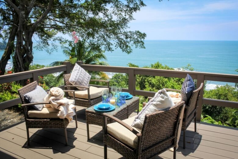 Oceanfront terrace with seating overlooking the sea at Villas Azul Ballena