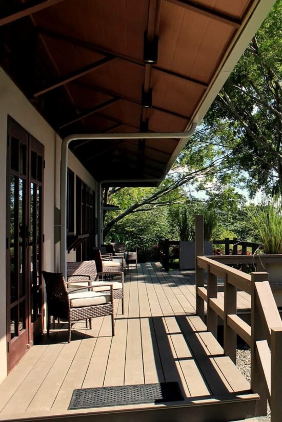 Relaxing villa porch with comfortable seating and lush greenery views at Villas Azul Ballena in Uvita.